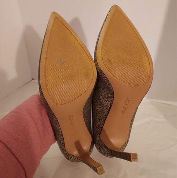 Nine West Tatiana Pointy Toe Gold Metallic Snake Print Pumps in Size 9.5 M - Picture 11 of 12